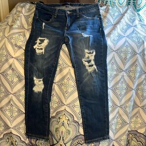 Size 11/30 Judy Blue Capri Fit. Fits more like a 9. Great condition. Dark wash